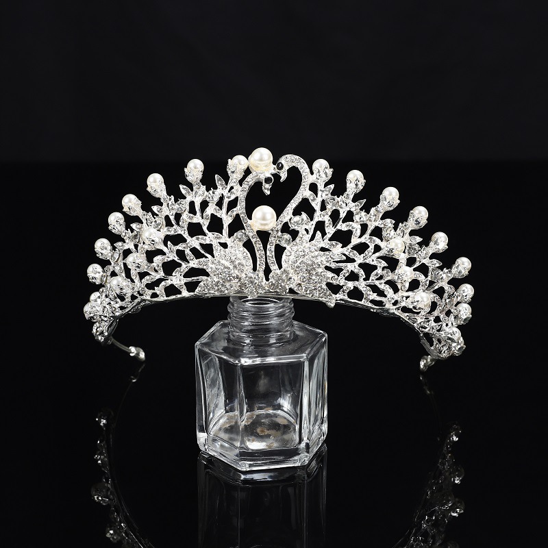 新娘皇冠头饰韩式天鹅珍珠发饰结婚礼服配饰女童生日王冠厂家自销