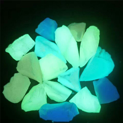 荧光碎石子 铺路水磨石夜光石子 水族装饰彩色发光石子