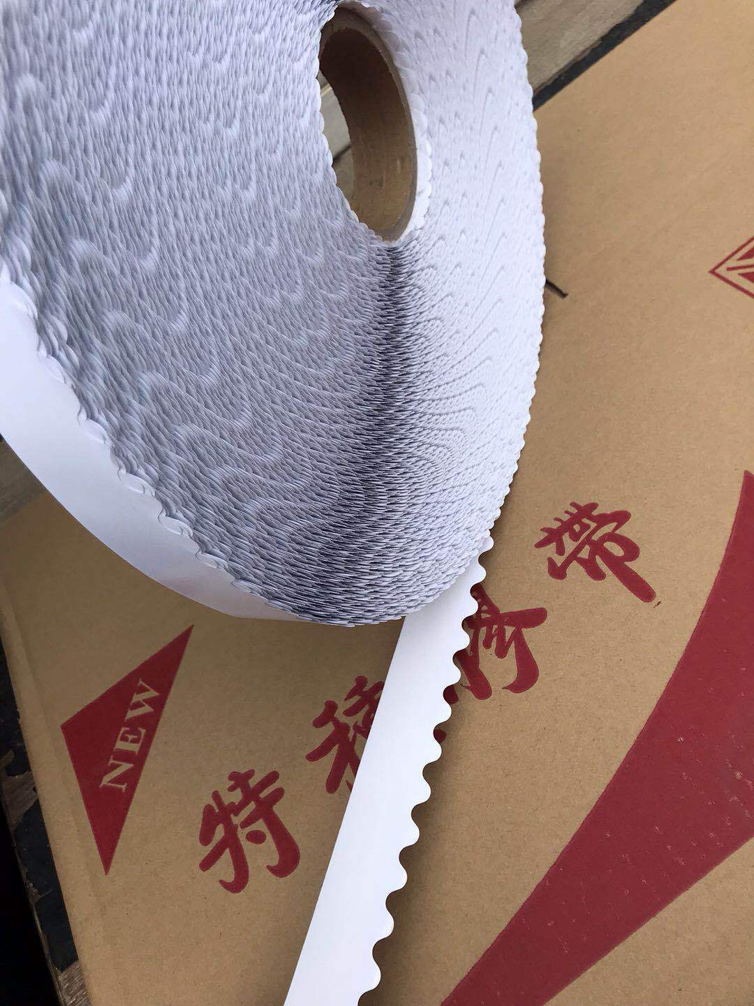 一撕得拉链纸箱专用双面胶易撕波浪双面胶花边双面胶锯齿型双面胶