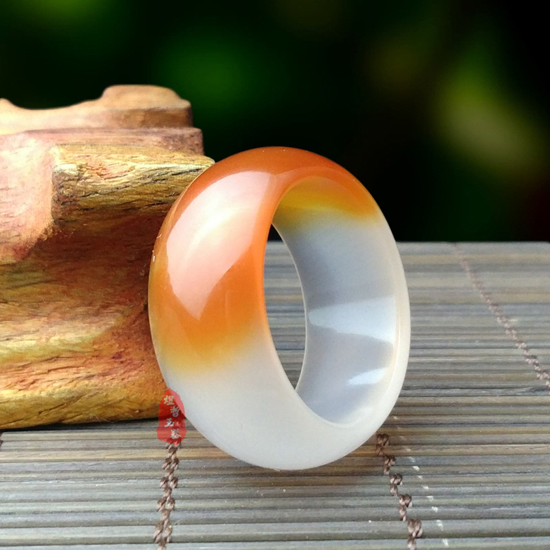 天然正品玛瑙白加黄俏色玉石戒指 白玛瑙指环跑江湖地摊厂家批发