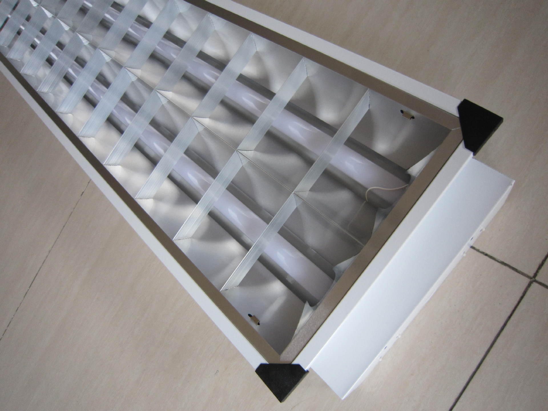 生产厂家直供格栅灯盘t8led灯盘 格栅灯盘1200*300 嵌入式格栅灯