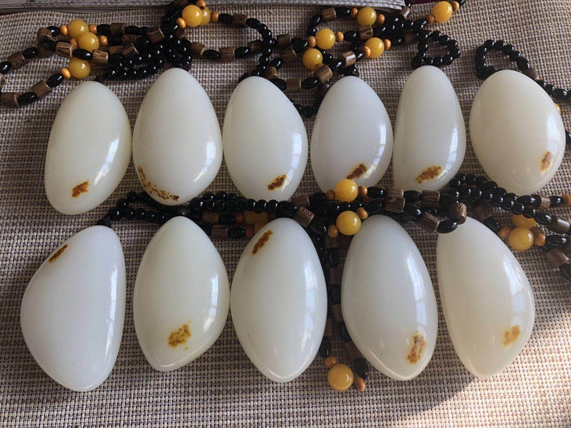 阿富汗玉石手把件籽料随形手玩件带皮色男士把件白玉石裸石手把件