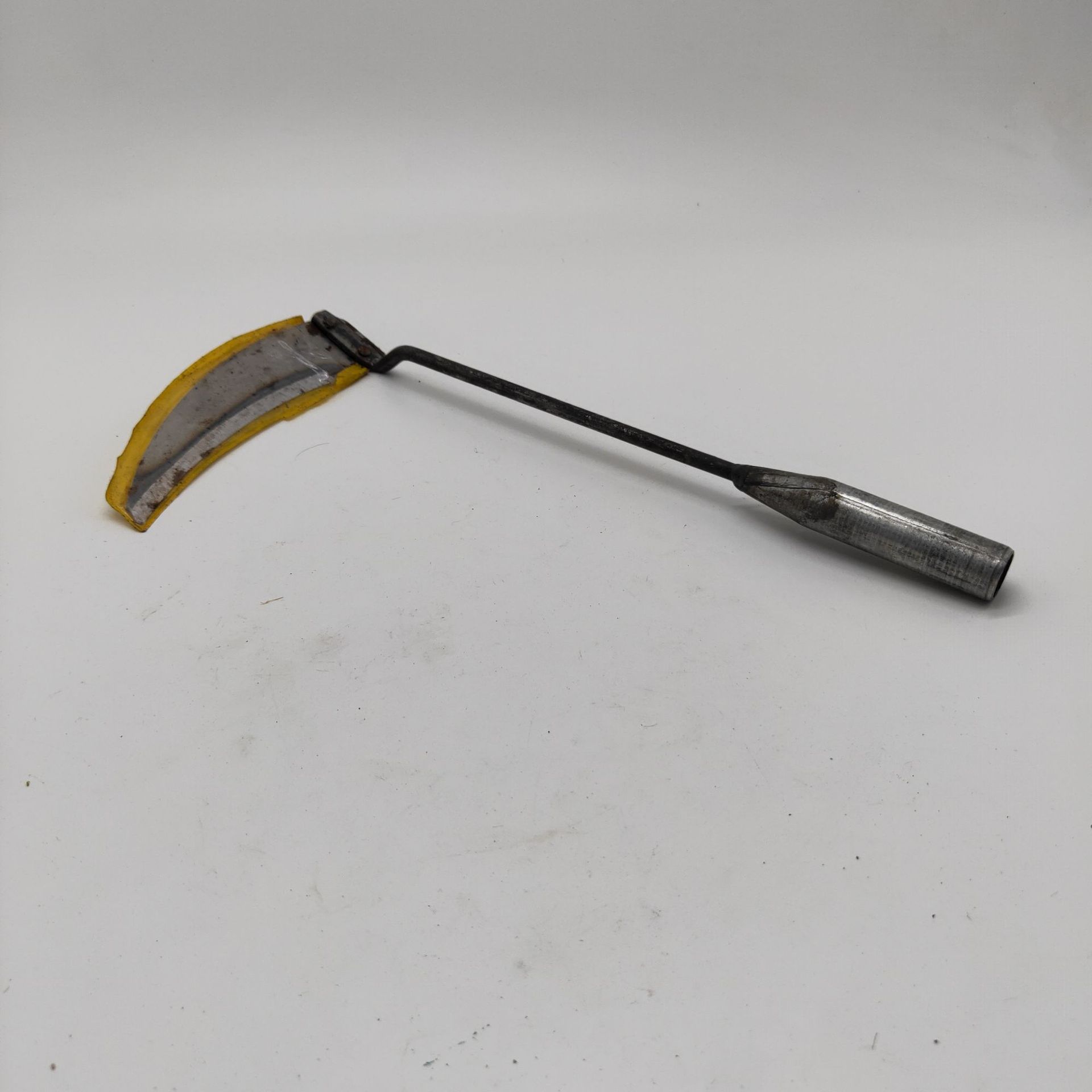 铁把农用割草割麦子月牙直把镰刀铁镰刀两元2元店货源批发