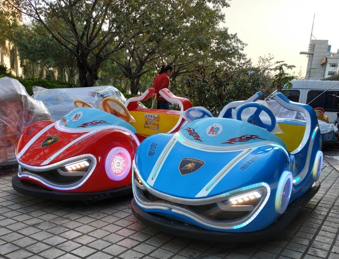 群有约新款碰碰车 广场电瓶车 儿童双人玩具车 公园游乐设备厂家