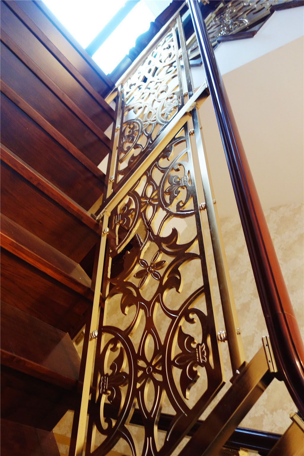 定制铜艺扶手铜楼梯 欧式别墅铜铝雕花楼梯扶手厂家供应