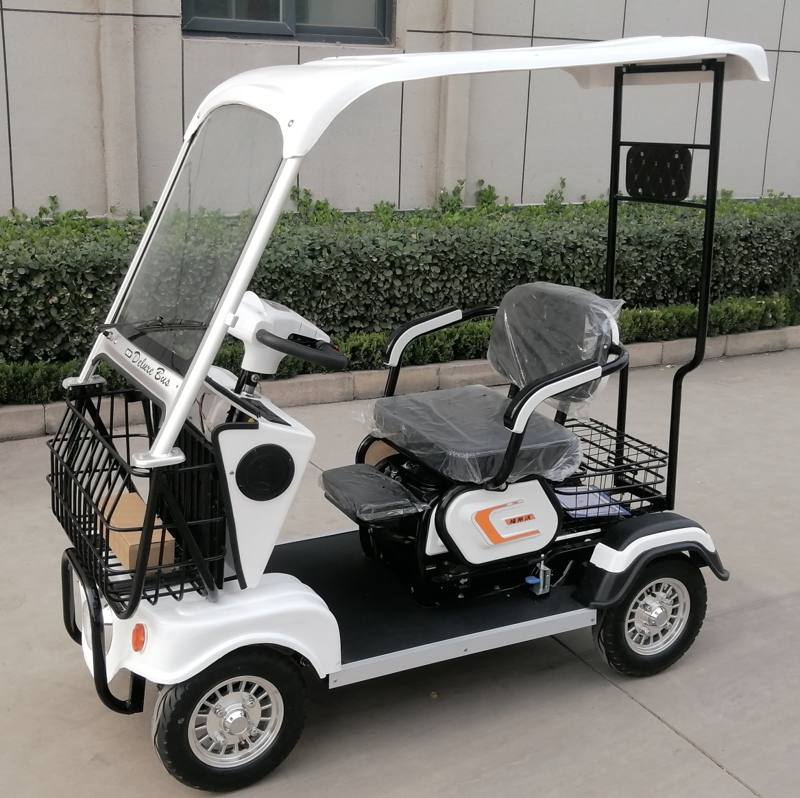 厂家直销小巴士电动四轮车带篷家用老人接孩子休闲车