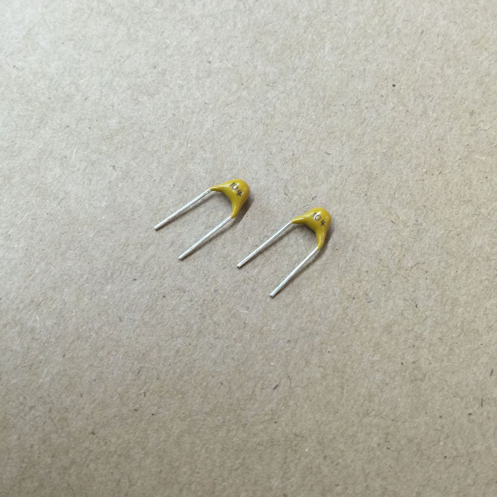 独石电容 104m50v