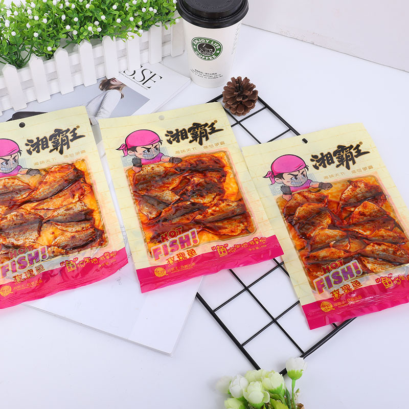 批发休闲小零食 湖南湘霸王香辣片片鱼 玫瑰鱼50g 香辣小鱼