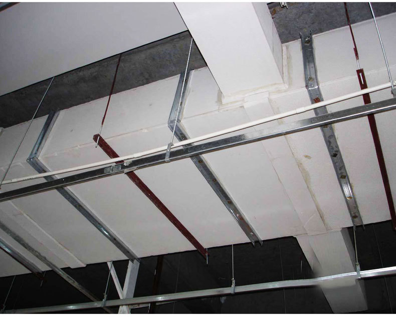 【施工方法】防火隔板产品可采用切割锯进行分切,根据施工现场需要制