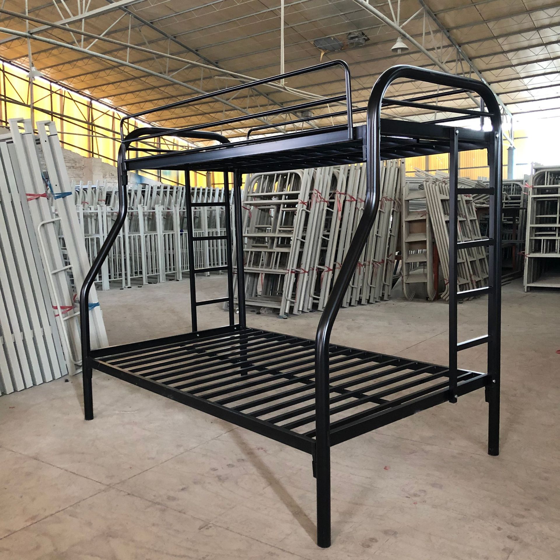 厂家直销定制双层铁架床担任贴出上下铺 学生宿舍高低双层铁架床