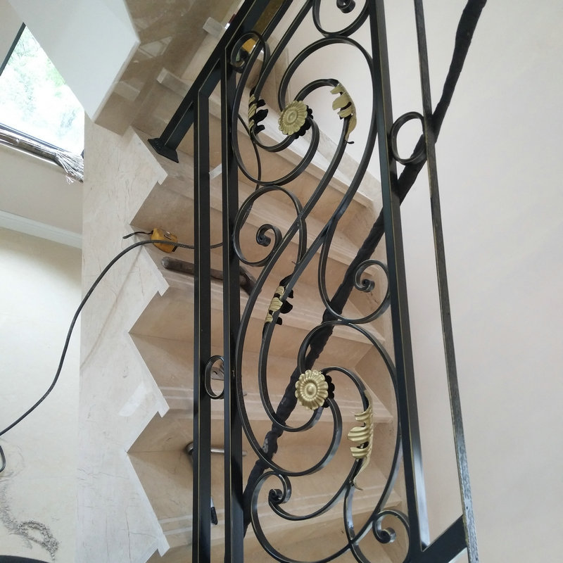 上海厂家供应 踏步式铁艺楼梯扶手 别墅欧式仿古铁艺楼梯扶手定制