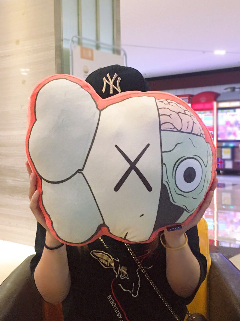 ins网红可爱芝麻街抱枕毛绒玩具潮牌动漫靠垫周边玩偶批发