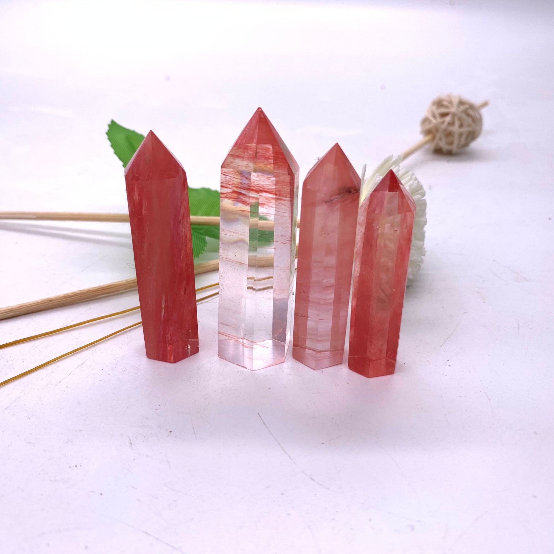 厂家批发红水晶熔炼石六棱柱单尖水晶柱 六棱柱风水摆件