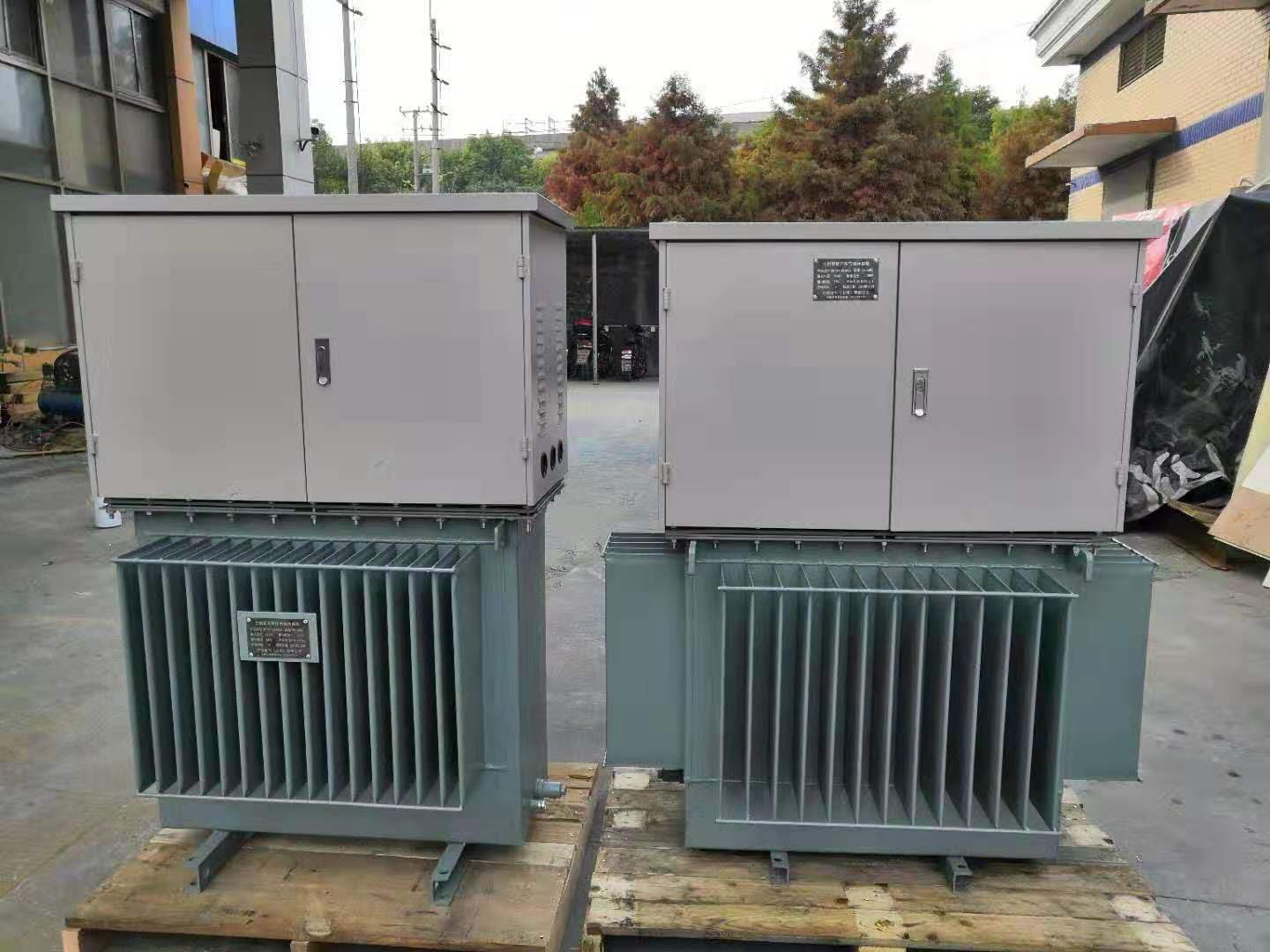 三相380v油浸式大功率稳压器300kw隧道设备用升压器无触点升压器