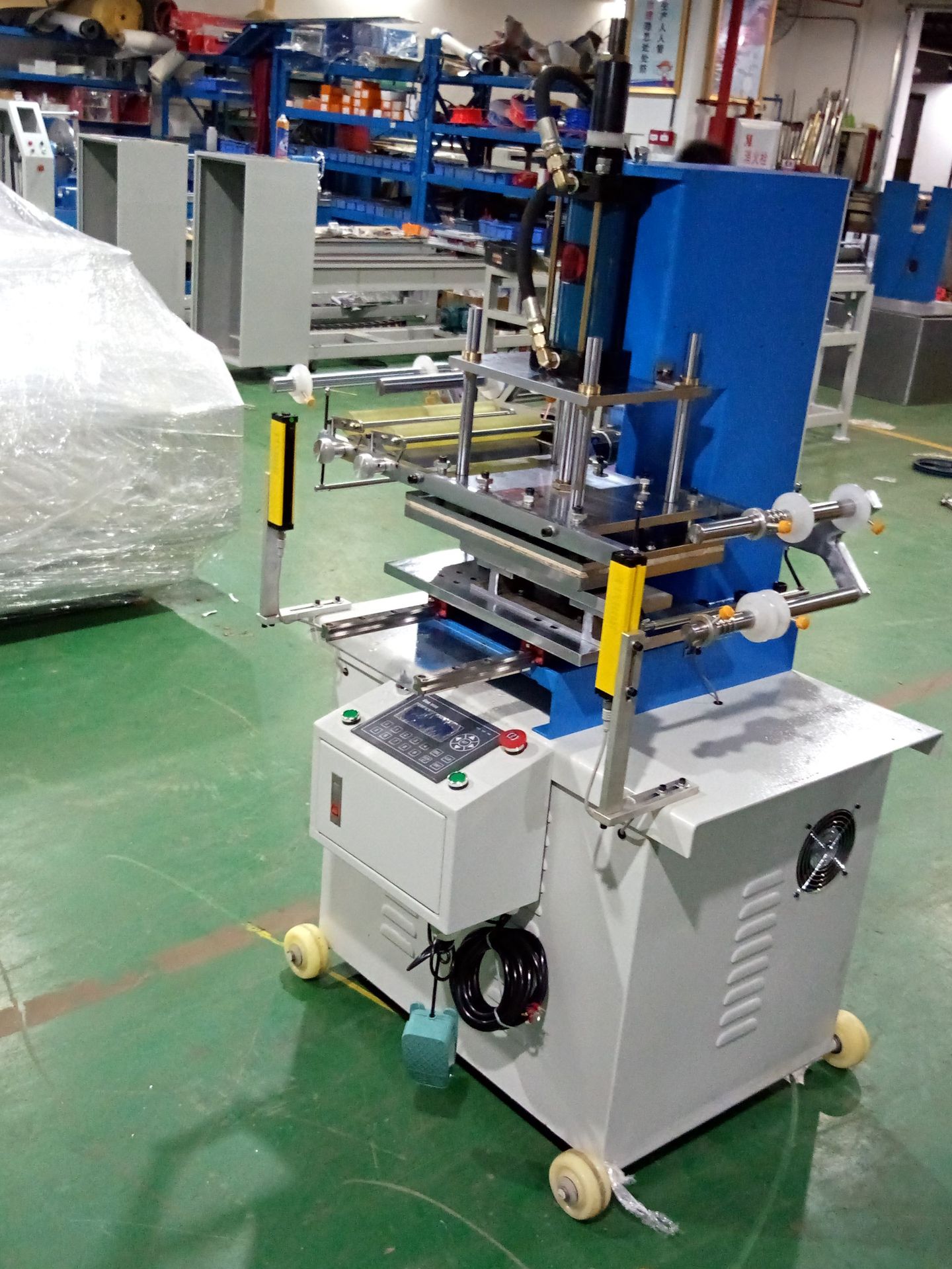 广东油压烫金机厂家生产礼盒烫印机双工位液压烙印机全自动压痕机