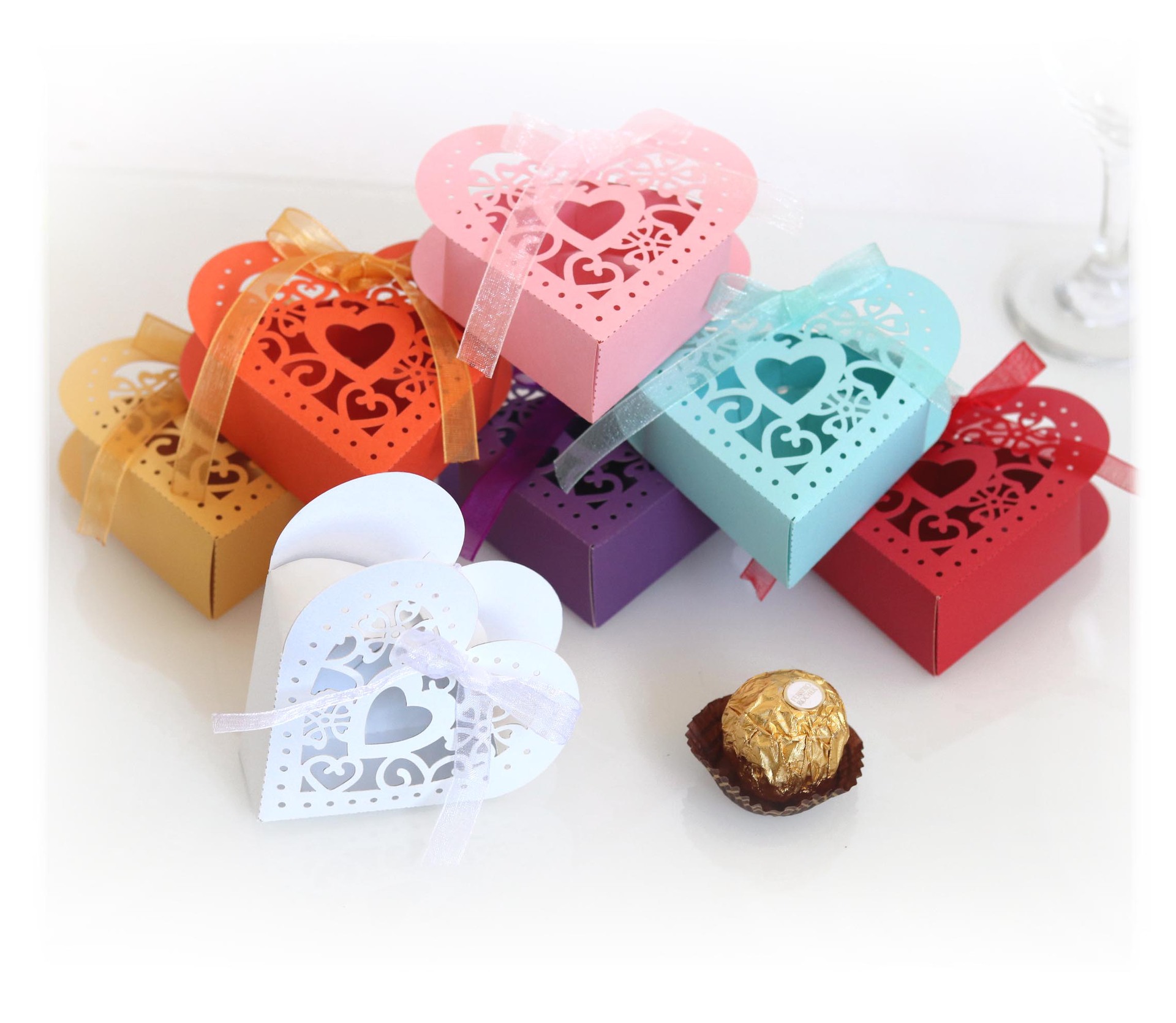 欧式婚礼喜糖盒 结婚用糖果包装盒 情人节巧克力激光镂空粉色爱心