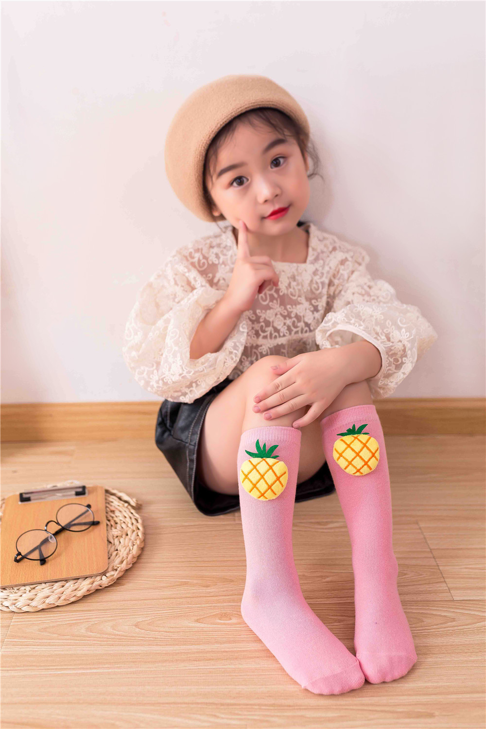秋季儿童袜菠萝娃娃头纯色大小童中筒袜糖果色可爱百搭袜厂家批发