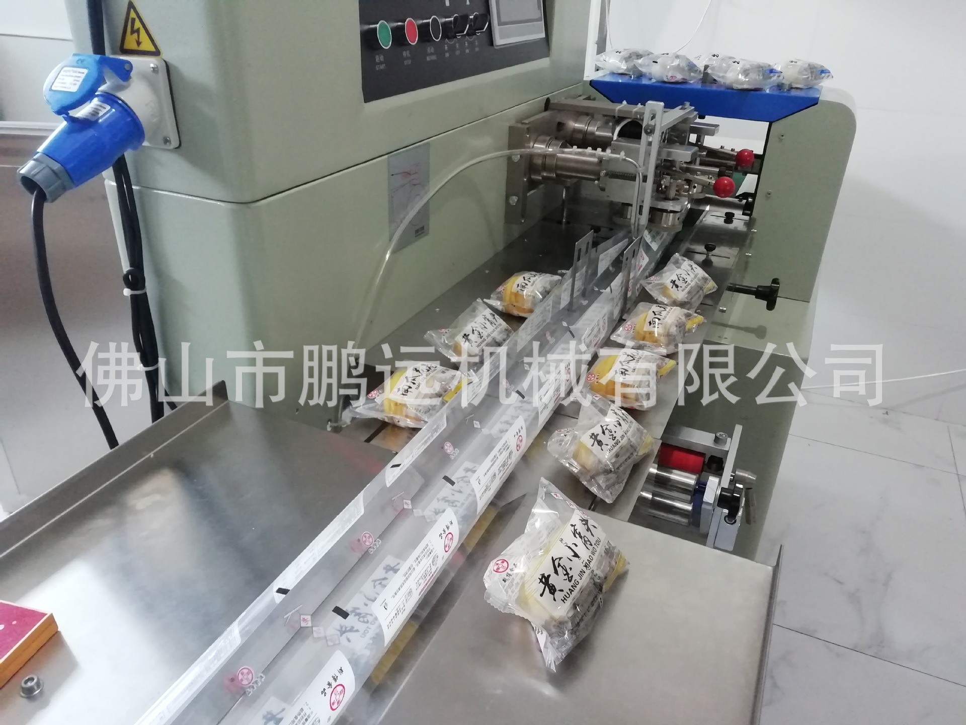 py-350x后拉膜馒头充氮包装机 馒头蛋糕面包包装机馒头自动包装机