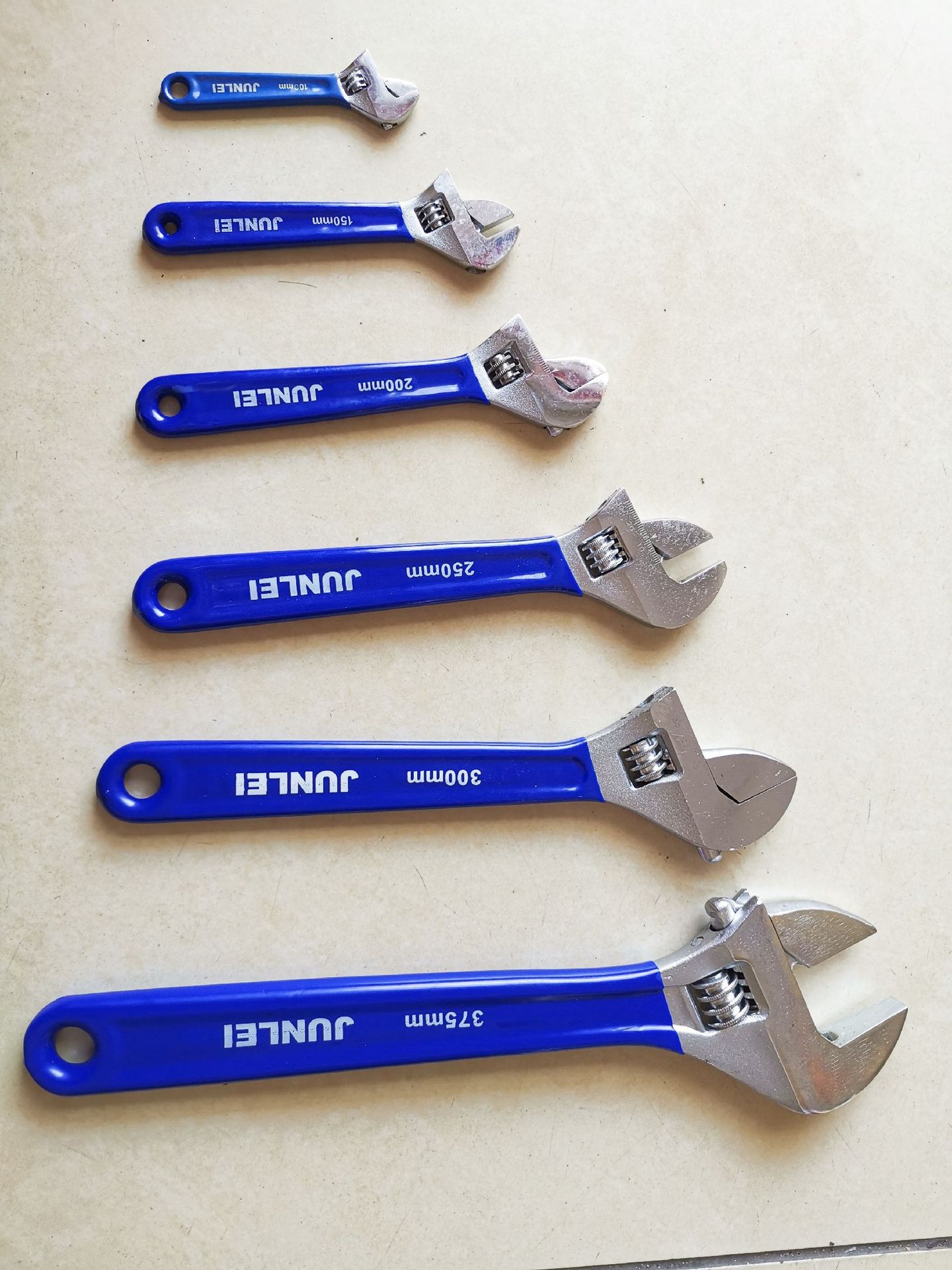 厂家直销大号调节扳手多功能活动扳手高碳钢开口扳手汽修家用扳手