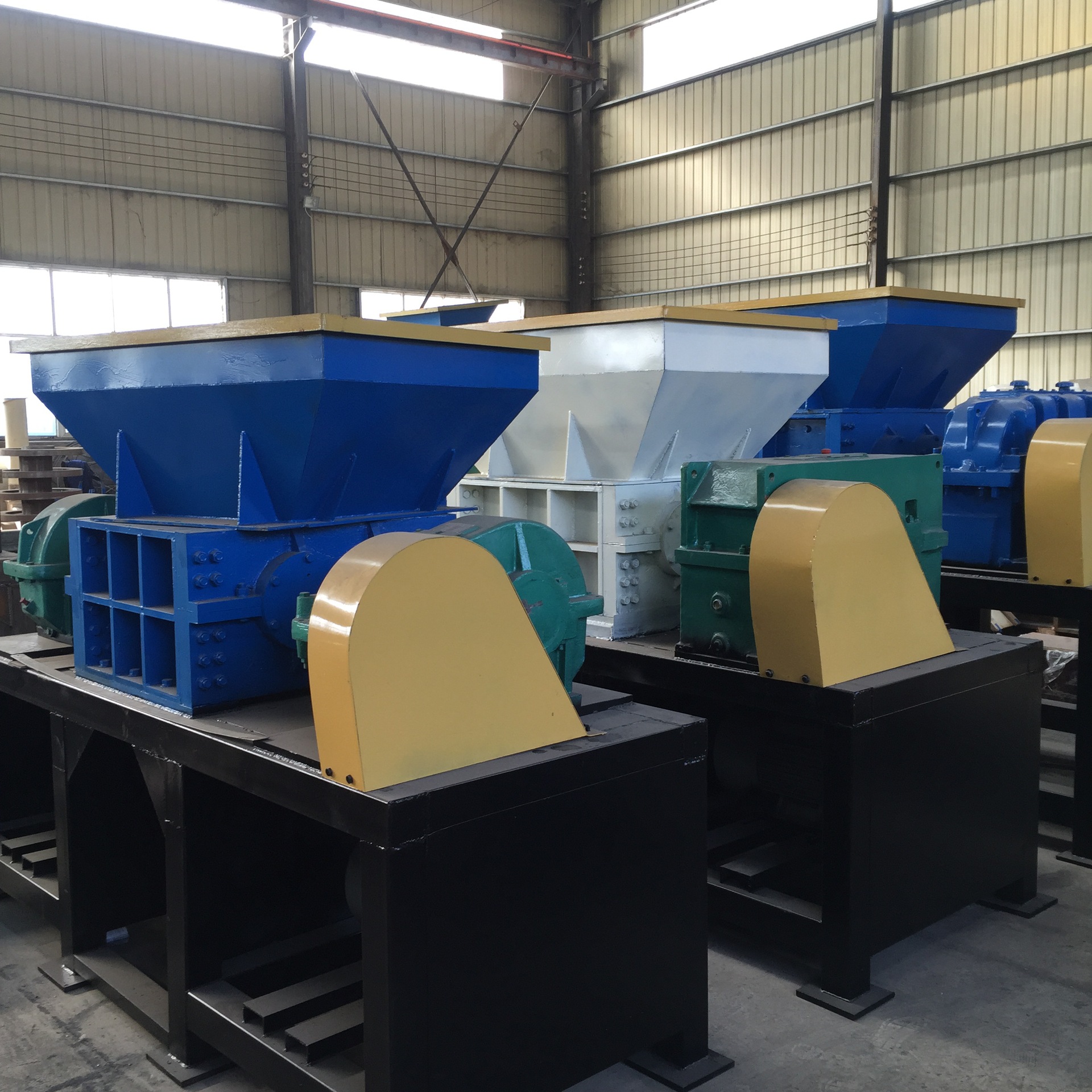 废旧纸箱硬纸板撕碎机 塑料轮胎饮料瓶撕碎机 易拉罐彩钢瓦撕碎机