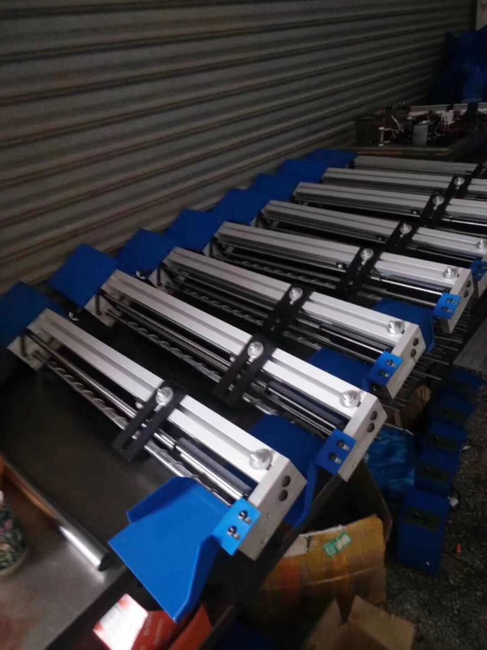 自动车床接料器 漏渣器 接产品方便快捷省时省力省人工左出右出