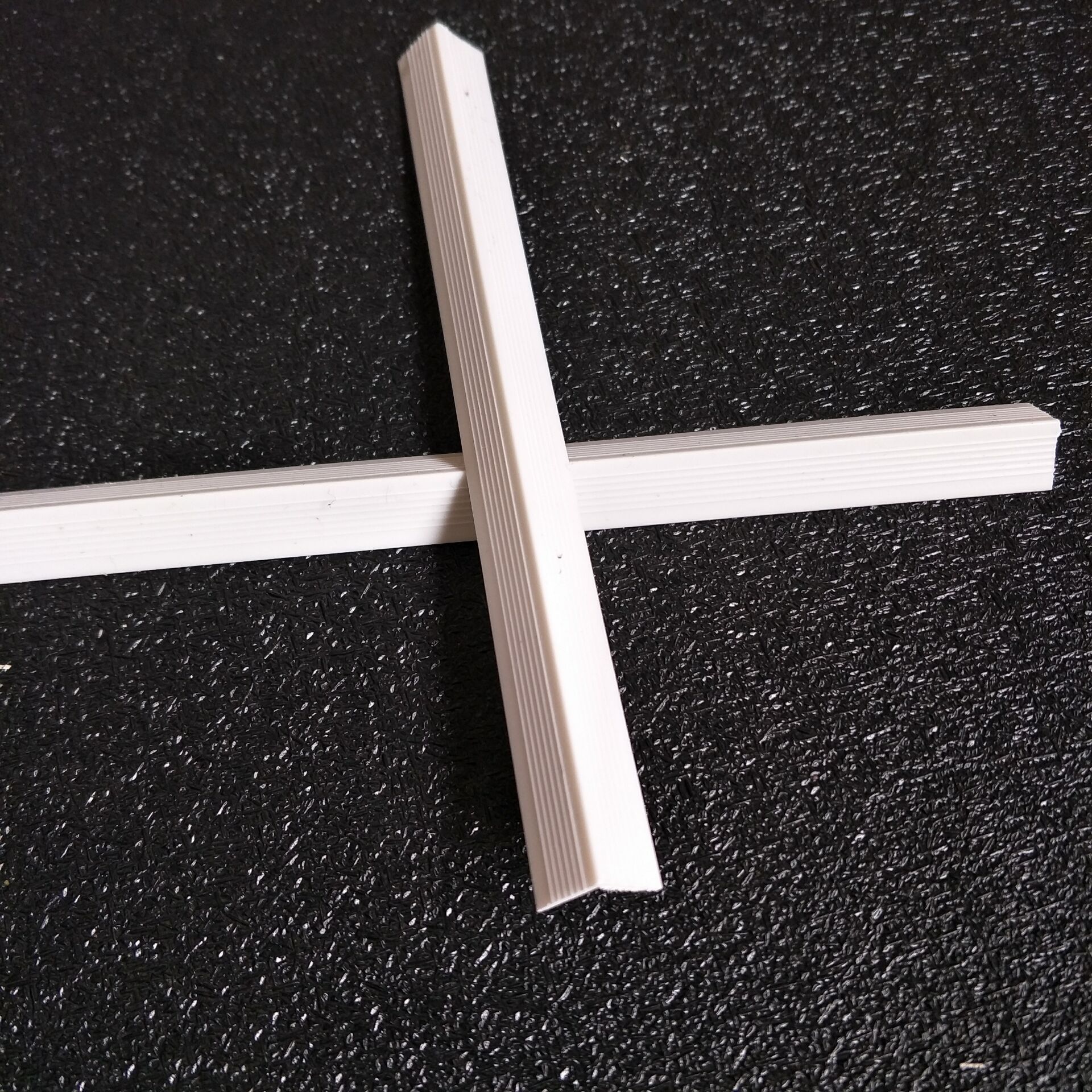 厂家生产一公分1厘米宽石膏板阴阳角线10mm10mm墙角护角条白色