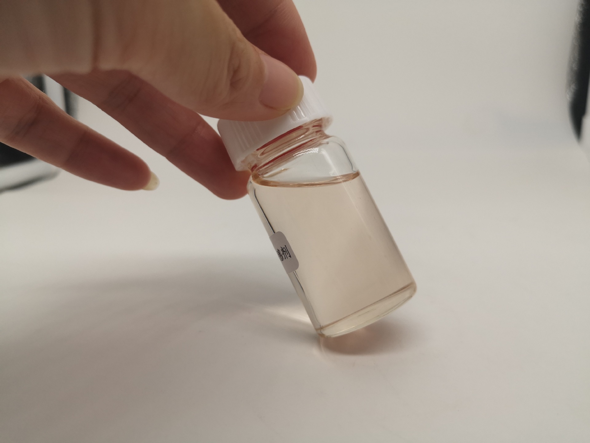 水溶香兰基丁醚cas号82654-98-6热感剂香兰基丁基醚发热剂