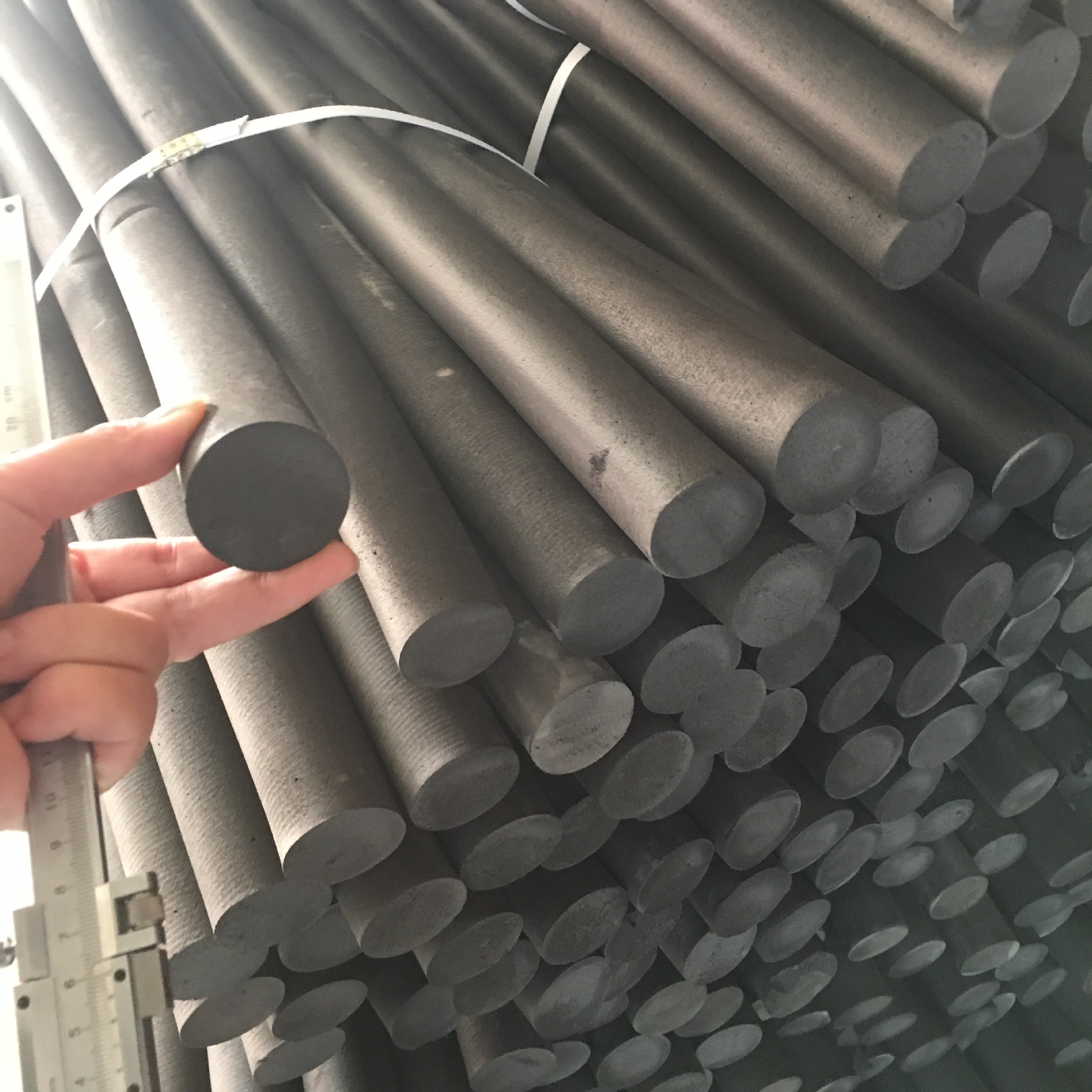 厂家供应各种型号聚乙烯闭孔泡沫棒实心 高压pe泡沫板填缝板定 制