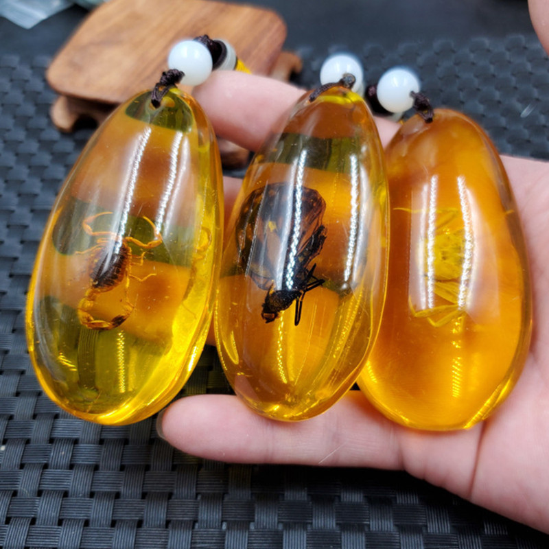 仿琥珀蝴蝶手把件透明仿琥珀蝴蝶手玩件饰品手把件批发