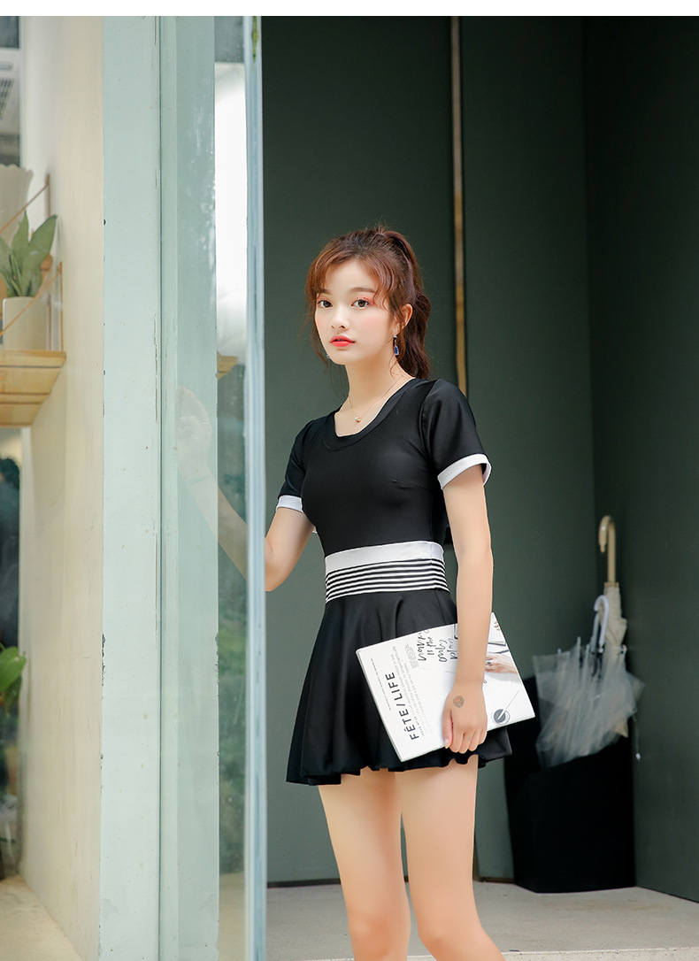 泳衣女2018新款保守遮肚连体显瘦平角裙式黑温泉学生泳装大码胖mm