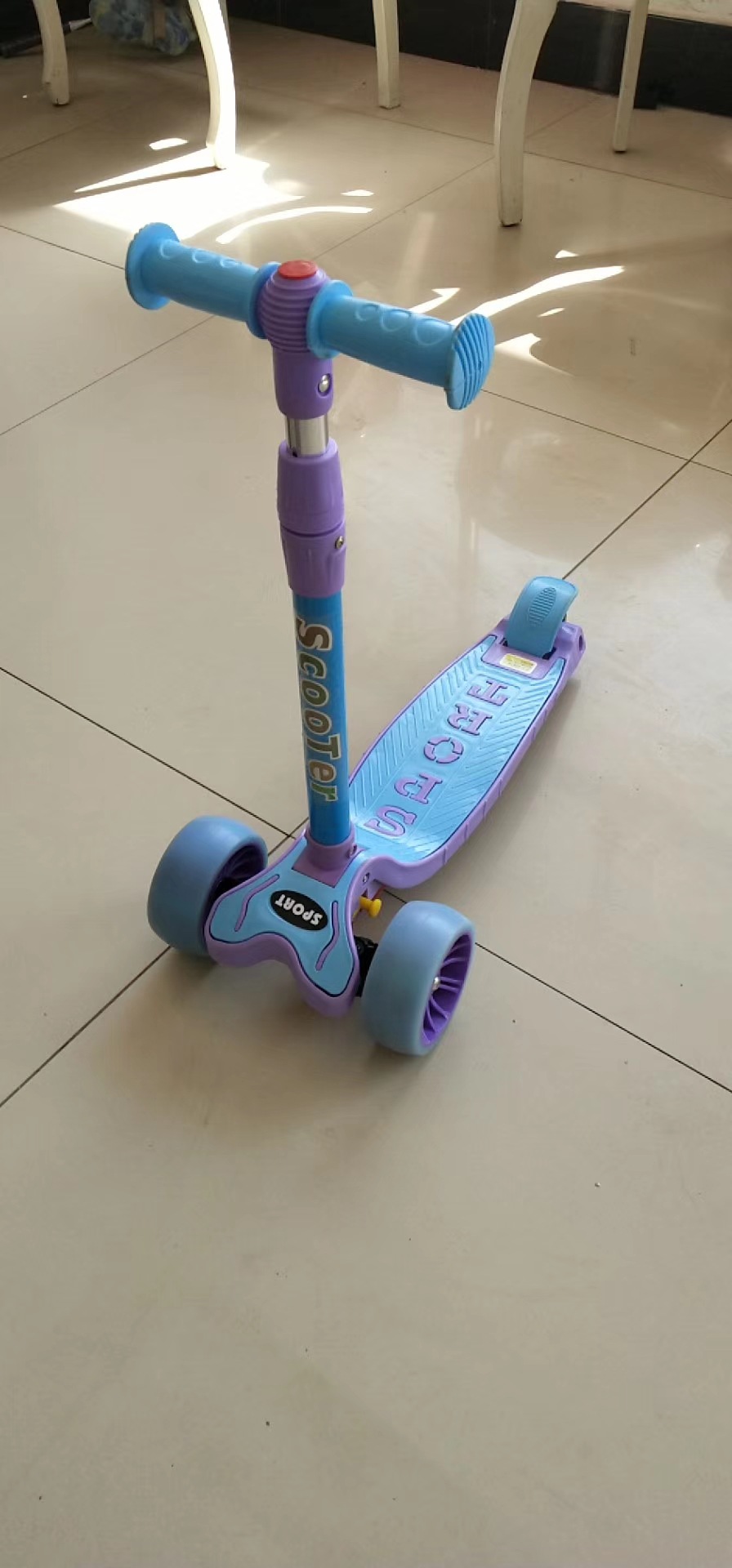 厂家新款塑料米高滑板车儿童脚踏车儿童高低可调折叠环保防侧翻