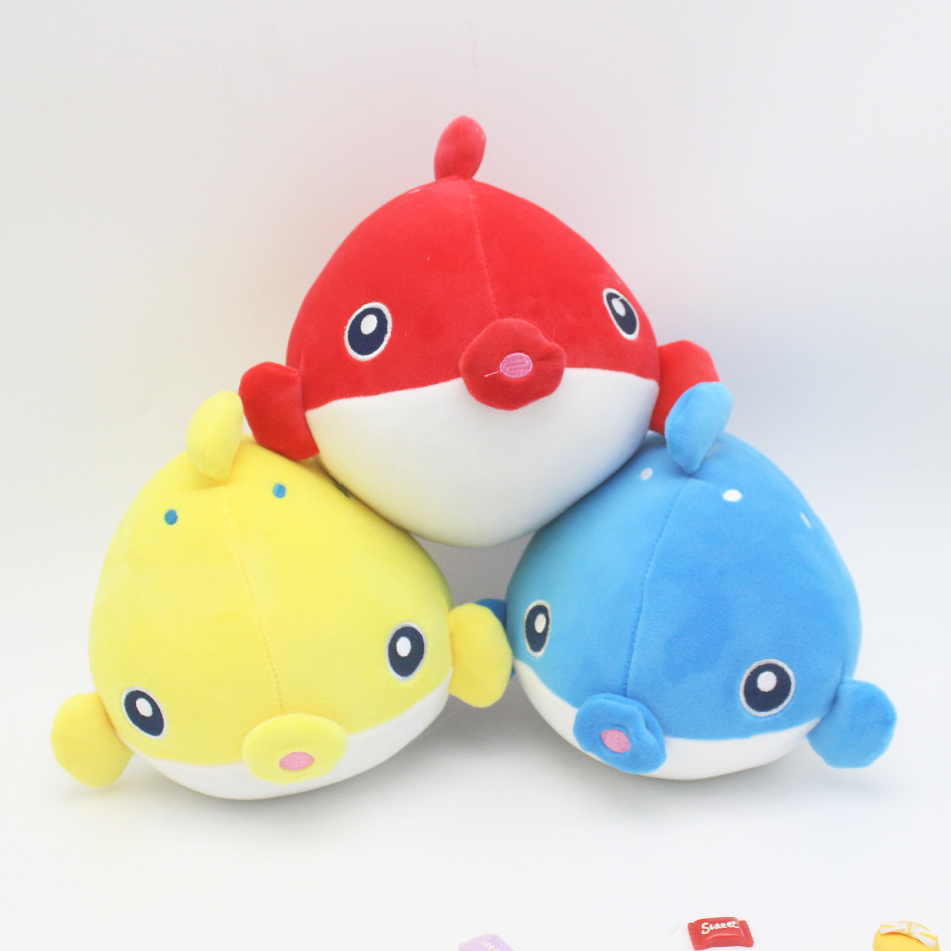 厂家货源海洋动物小丑鱼独角鲸毛绒玩具公仔挂件可爱海豚鲨鱼抓机