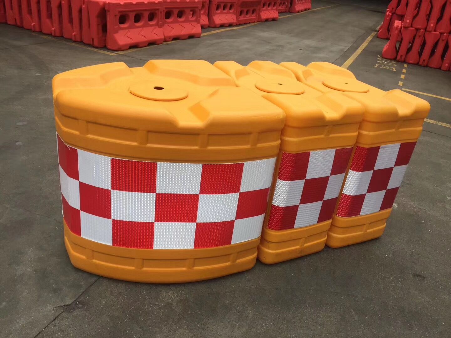 高速船型防撞桶 收费站反光防撞桶 高速防撞设施 三联组防撞桶