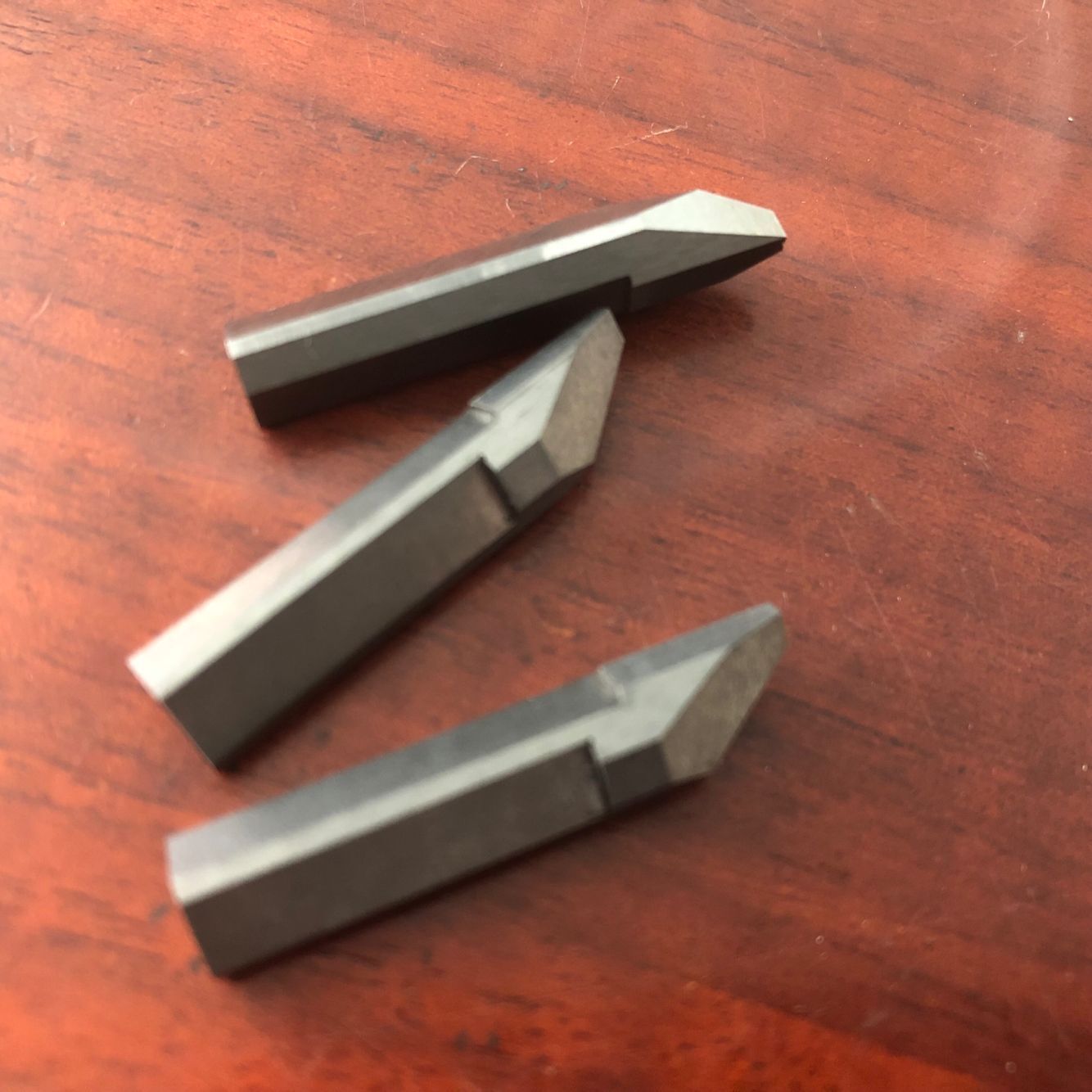 新野鼎泰自动研磨机v槽pcb钻针自动研磨机v槽深圳厂家直供