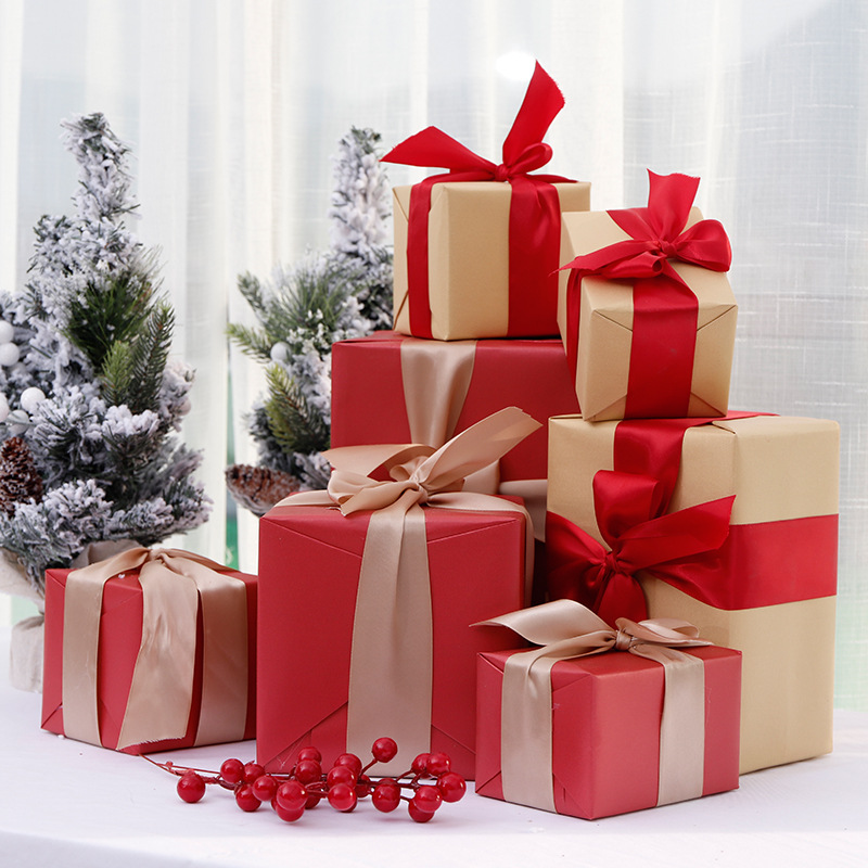 圣诞节礼包圣诞礼品盒套餐节日装饰品场景搭配圣诞树装饰堆头摆件