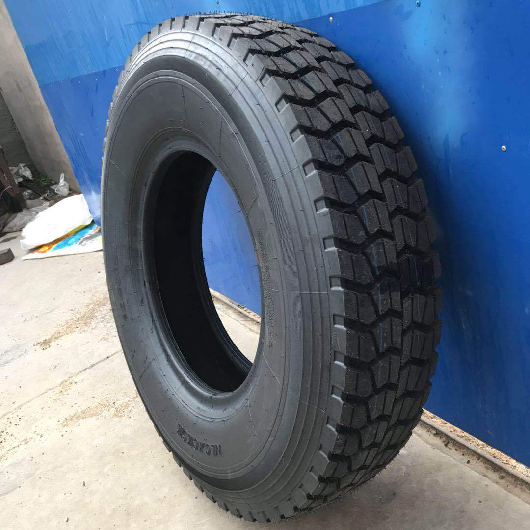 00r20 24 耐温加厚 前四后八 载重卡车轮胎
