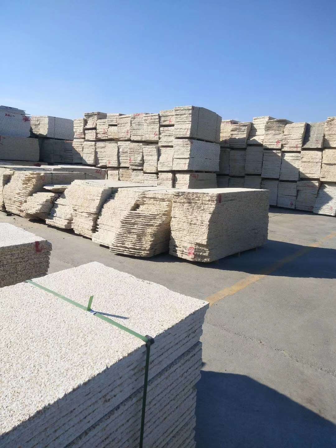 批发湖北大理石黄金麻石材 黄金麻大黄光面花岗岩