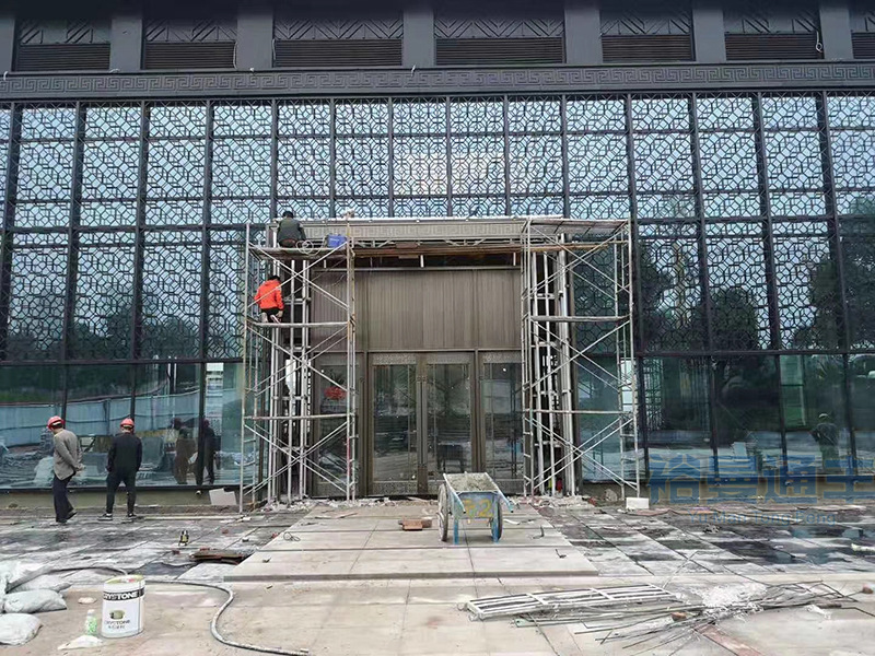 承接不锈钢门头装饰 仿青古铜中式金属不锈钢地弹玻璃大门工程