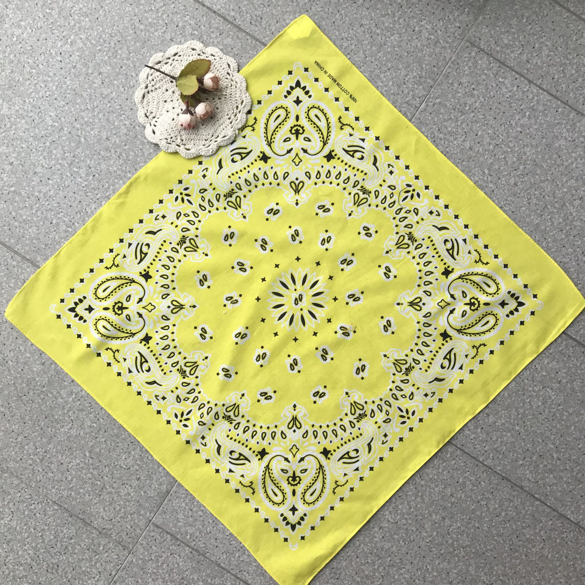 源头工厂定制白色简约清新小手帕,单色花边字母刺绣棉质女士方巾