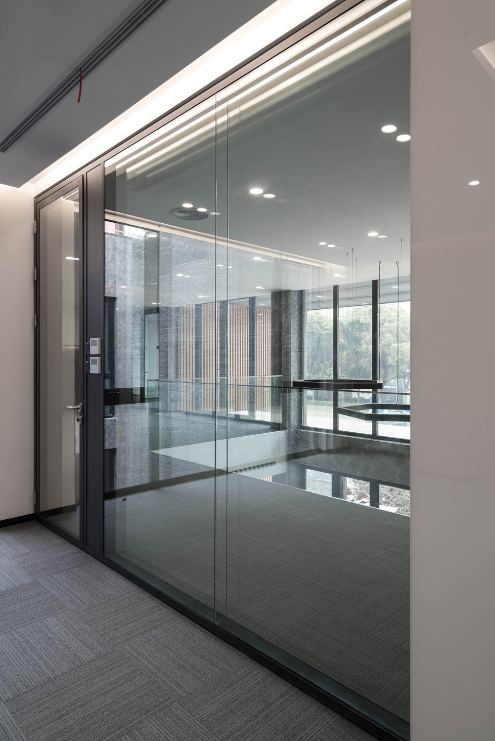 8mm,内衬石膏板钢板底部防震,防爆设计框架结构:全钢制1.