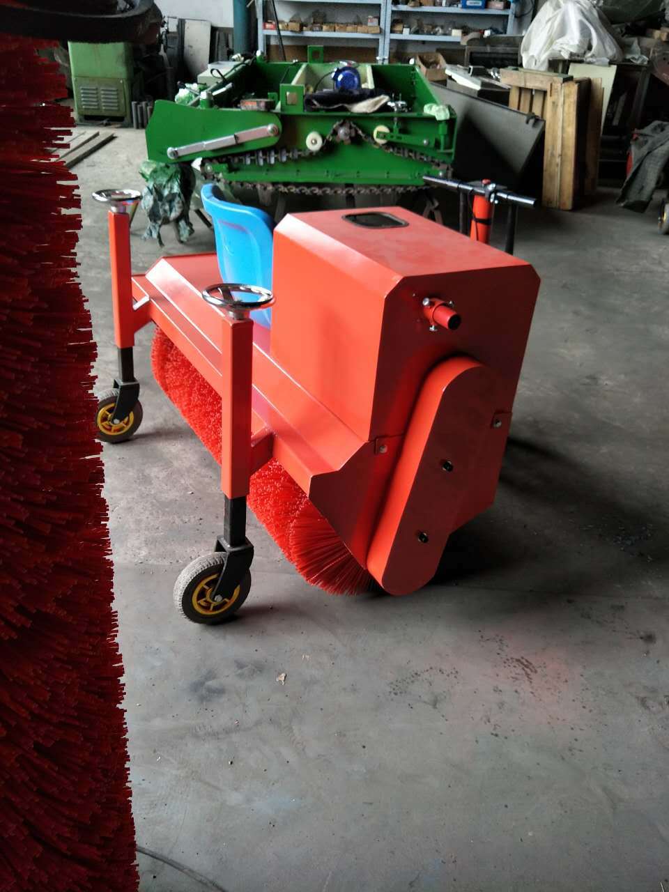 山东梳草机 草坪梳理机 充沙梳草一体机图片视频