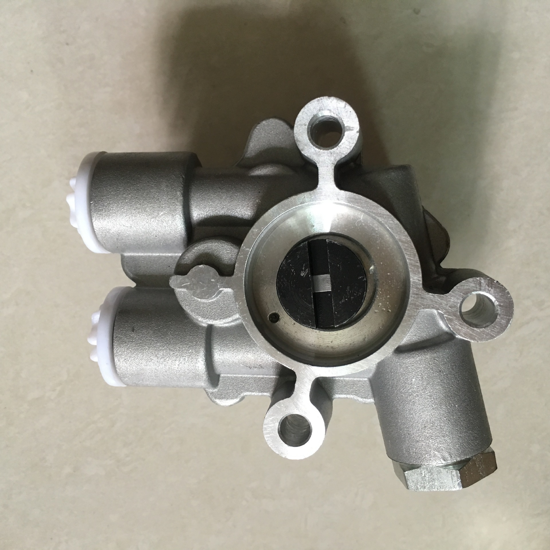 高品质欧三系列达夫xf85,95 卡车输油泵 燃油泵 1695495 1797650