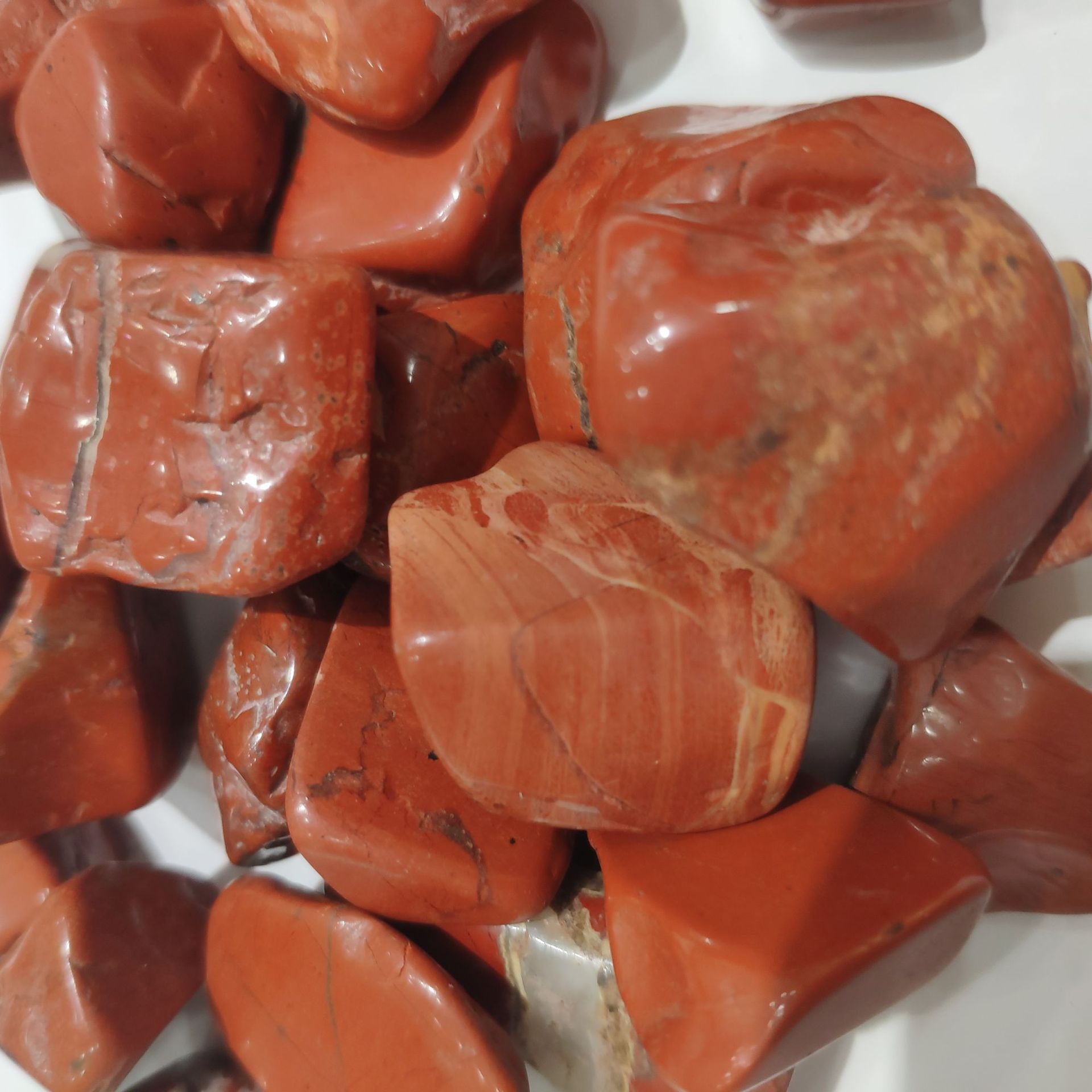 热销 天然红石半宝石不定形消磁水晶碎石景观雨花石厂家直销批发