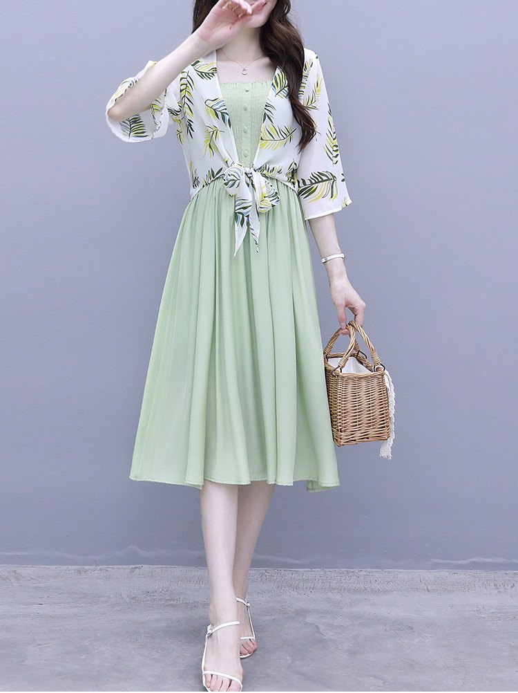 抹茶绿吊带裙两件套夏季森系披肩防晒衣开衫配裙子碎花雪纺连衣裙
