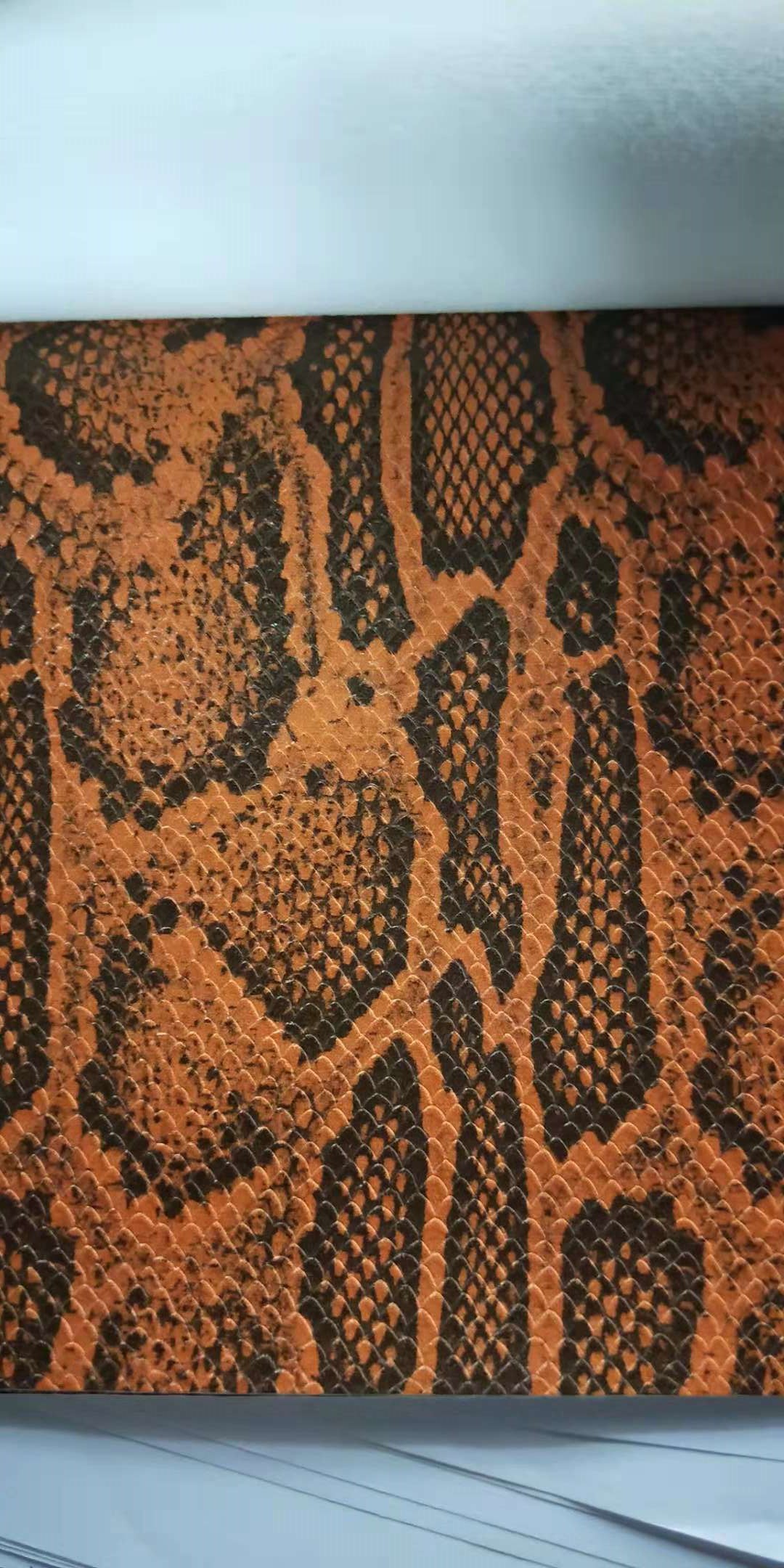 欧标环保立体压纹眼镜蛇纹pu 箱包手袋鞋材环保蛇皮面料 工厂现货