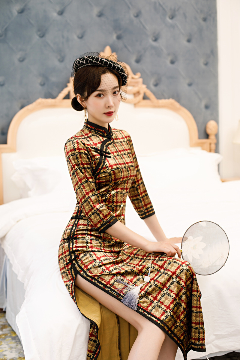 貂皮绒旗袍重工打造八锦八扣双边长款年轻t台秀广场舞聚会演礼服