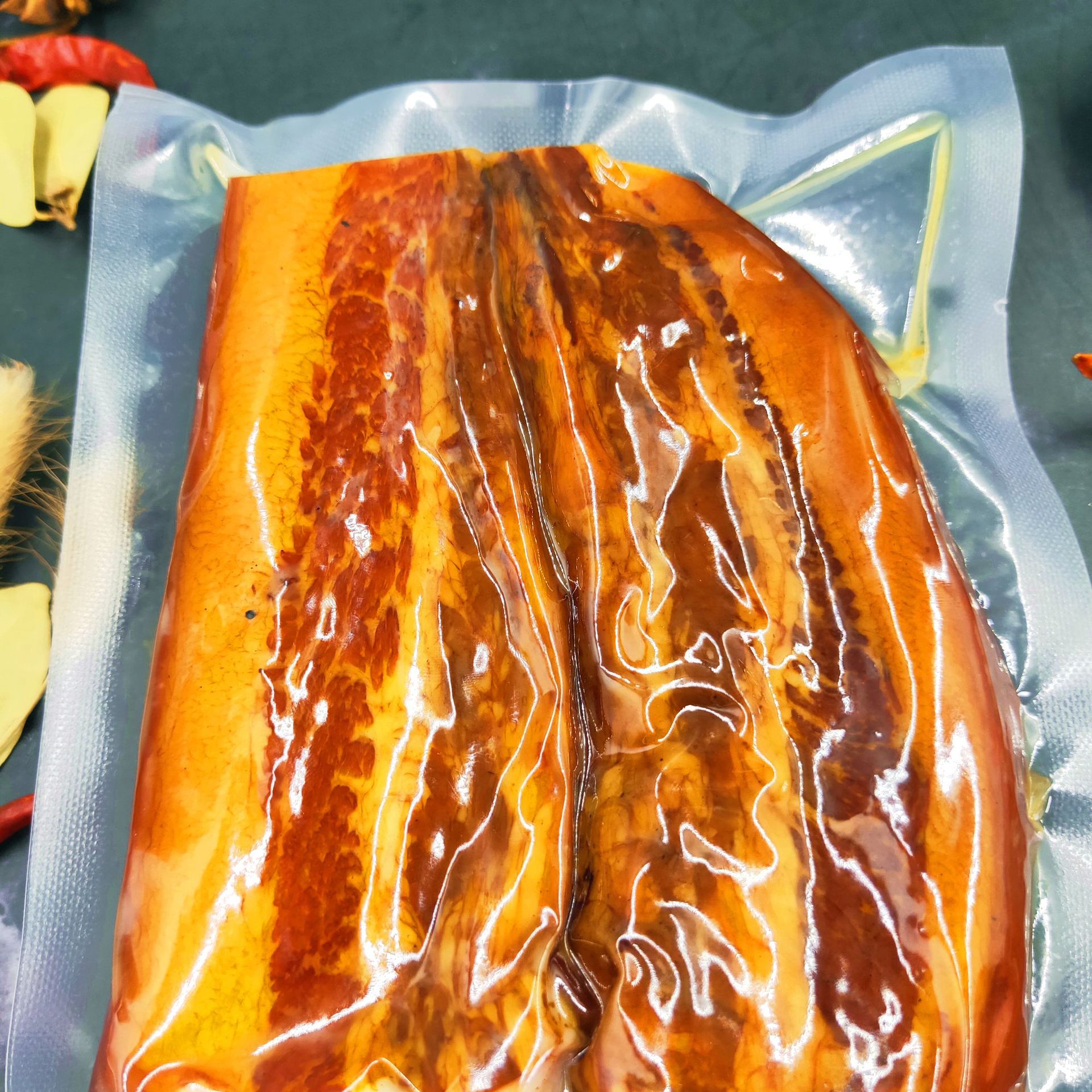 保质期 180天(天)  生产日期 产品日期不断更新中 包装规格 偏肥腊肉