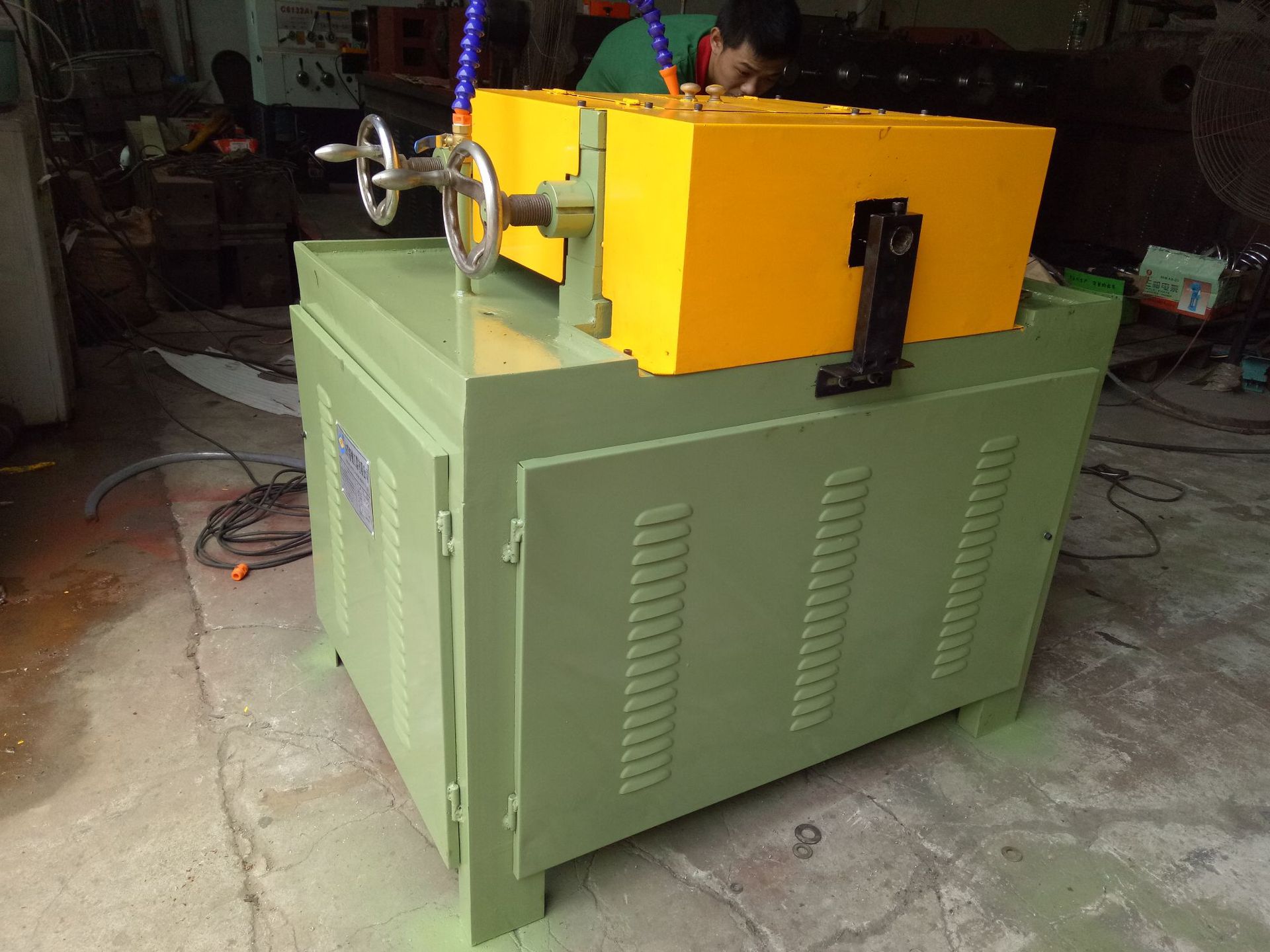 广东两轮精密棒材矫直机厂家不锈钢棒铝棒校直机