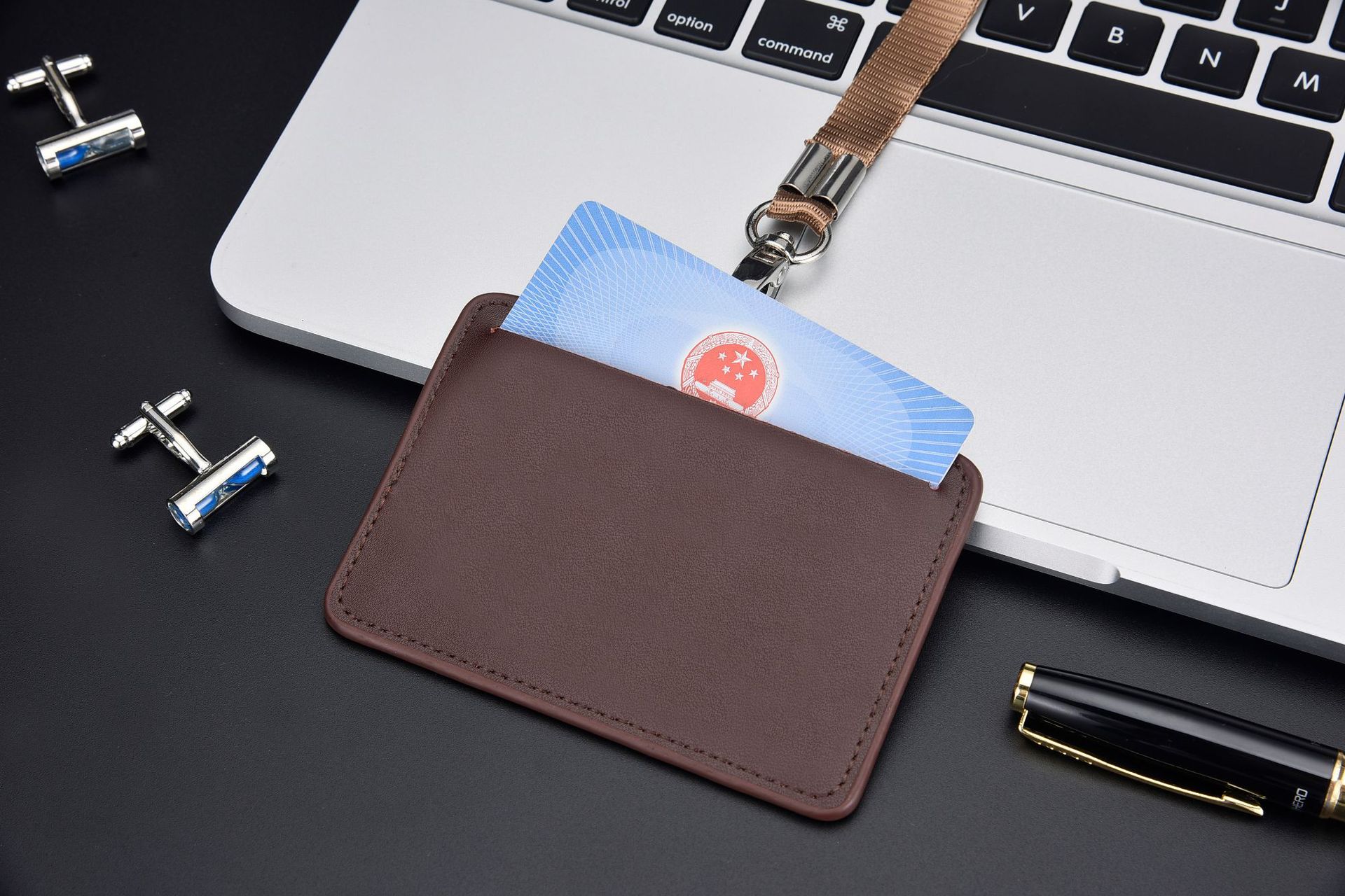 源头厂家直销真皮工作牌 证件套学生证胸牌厂牌 公交工作证卡套