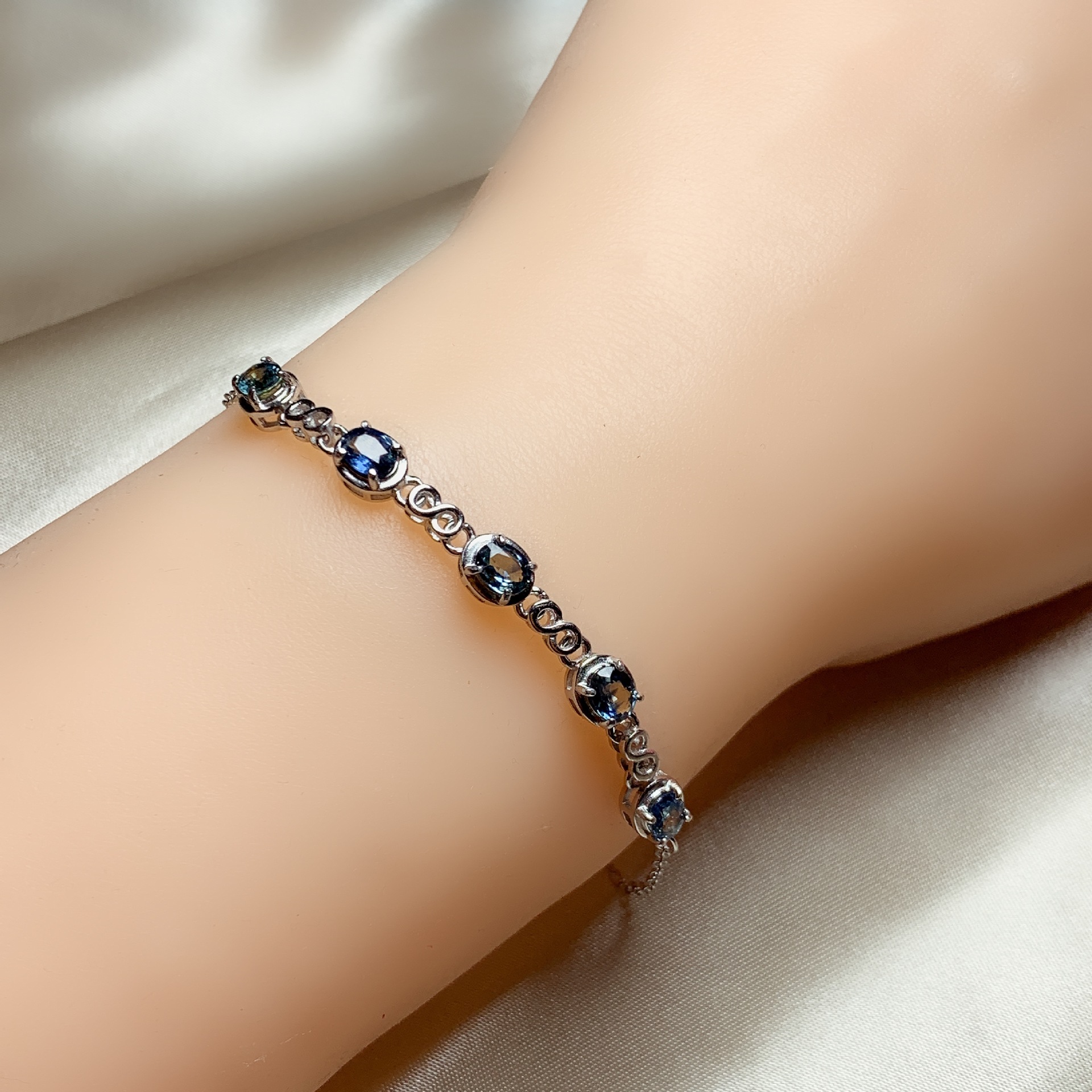 彩宝首饰925银镶嵌天然蓝宝石手链款式独特 简单大方批发一件代发